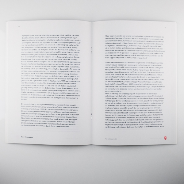 open liggend boek, met creatief elemenet open universiteit rechtsonder