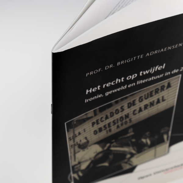 vouw-niet productie staand gefotografeerd